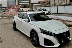 نيسان ألتيما